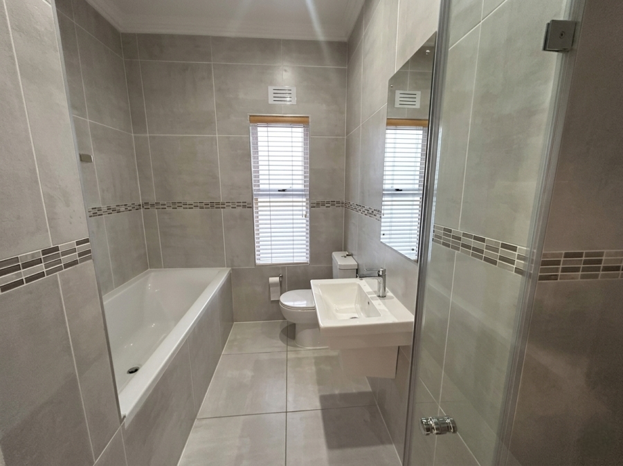 To Let 3 Bedroom Property for Rent in Sunningdale Western Cape